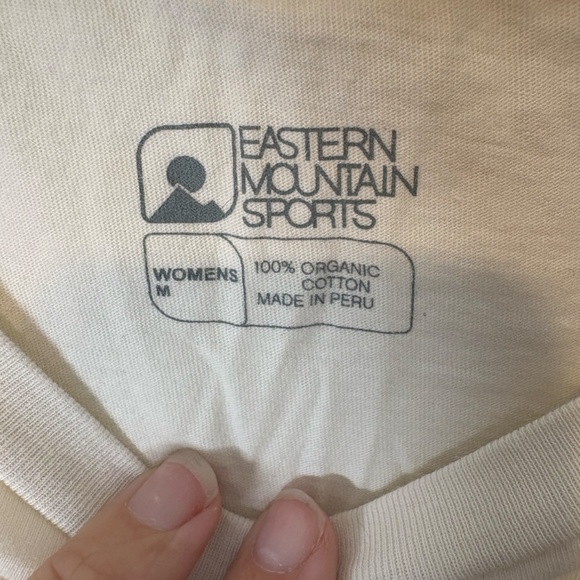 Eastern Mountain Sports 100% organic cotton tee. - Picture 2 of 3